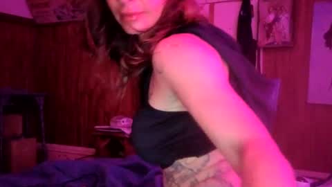 lunna_naughty online show from August 12, 5:21 am