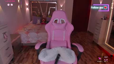 LUNA ROSE online show from August 1, 1:33 am