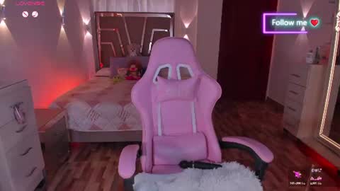 LUNA ROSE online show from August 4, 9:34 pm