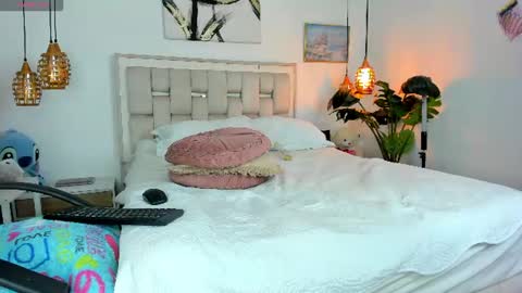 lupe and ostin online show from August 10, 2:13 am