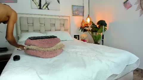lupe and ostin online show from August 14, 1:31 am