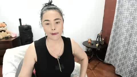 luscious86 online show from August 12, 12:02 am