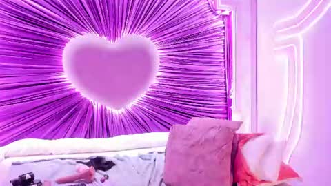 LushiLoce online show from August 10, 9:33 am