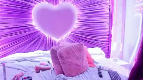 LushiLoce online show from August 12, 5:21 am