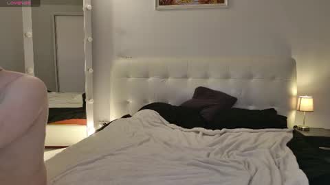 Frank and Elise online show from August 7, 1:38 am