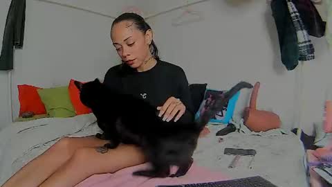 LOLA online show from August 2, 10:38 pm
