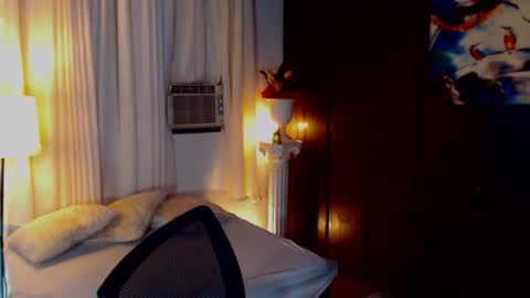AdriannaFowks online show from June 19, 4:34 am