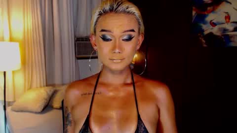 AdriannaFowks online show from June 25, 4:10 pm