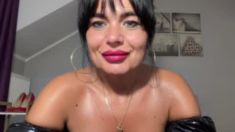 Jenny online show from August 4, 10:45 am
