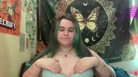 luvhazelb online show from August 16, 1:20 am