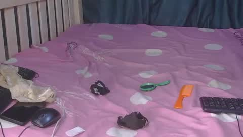 luvone_smith online show from August 10, 12:01 am
