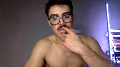 luvrboy77 online show from June 15, 5:38 am