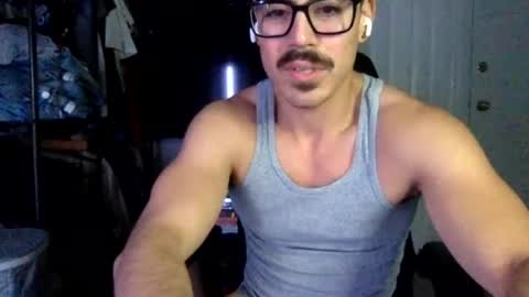 luvrboy77 online show from June 24, 7:21 am