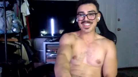 luvrboy77 online show from June 26, 5:44 am