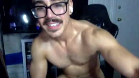 luvrboy77 online show from July 3, 9:44 am