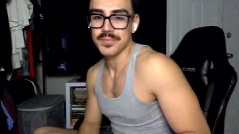luvrboy77 online show from July 4, 6:15 am