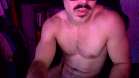 luvrboy77 online show from August 2, 5:14 am