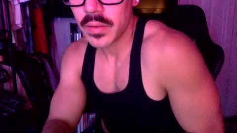 luvrboy77 online show from August 8, 6:13 am