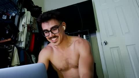 luvrboy77 online show from August 16, 4:49 am
