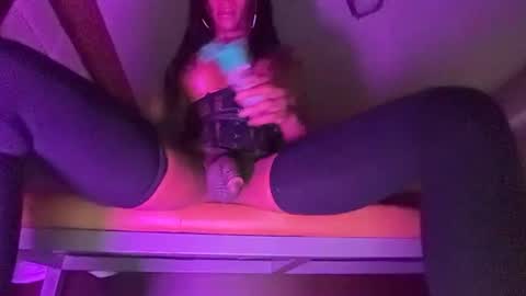 luvvlee online show from July 30, 3:03 am