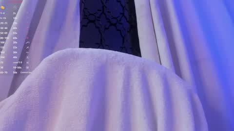 lux_bitchx online show from August 5, 9:40 am