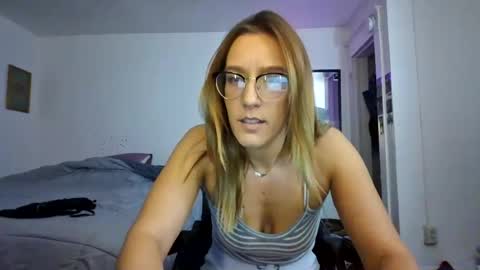 Luxbby69 online show from August 1, 6:25 pm