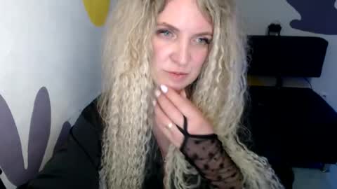 Donna online show from August 10, 3:02 pm