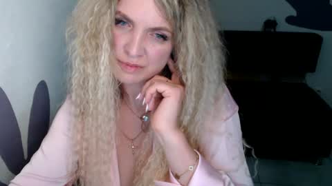 Donna online show from August 11, 1:18 am