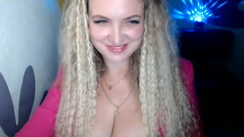 Donna online show from August 13, 8:45 pm