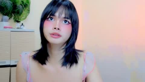 luxe_brat online show from August 1, 8:09 am