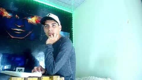 luxecouple55158 online show from August 14, 2:04 am