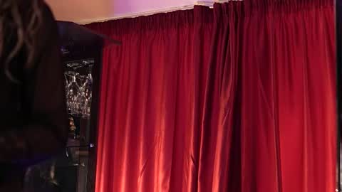 luxennoir online show from August 7, 4:40 pm