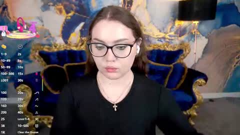 luxsopphia_ online show from August 4, 5:37 am