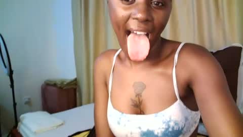 sexy queen  online show from August 10, 7:10 am