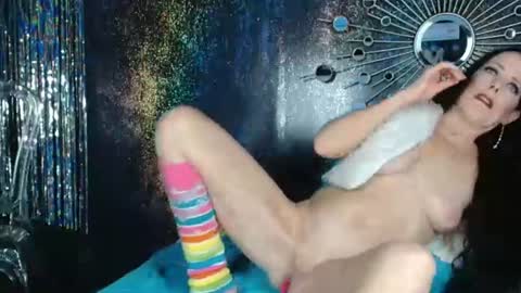 LuxuryLips online show from August 15, 3:54 am