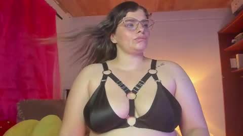 Luz Gomez online show from August 4, 5:37 am