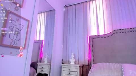 lya_brown online show from August 4, 4:48 pm