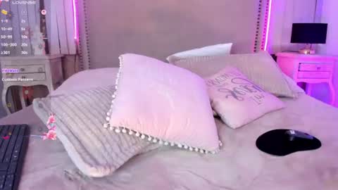 lya_brown online show from August 6, 12:59 pm