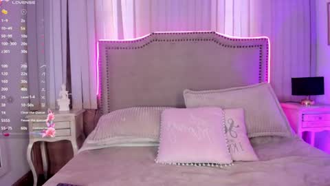 lya_brown online show from August 7, 12:49 pm