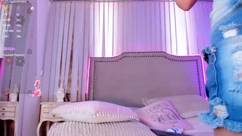 lya_brown online show from August 15, 5:50 pm