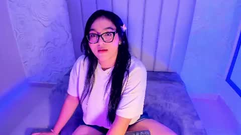 LYA DUBOIS  online show from August 5, 9:46 pm