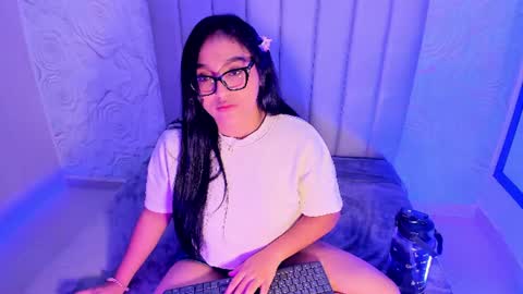 LYA DUBOIS  online show from August 5, 10:52 pm
