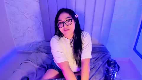 LYA DUBOIS  online show from August 5, 11:58 pm