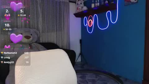 lyann_ online show from July 28, 4:51 am
