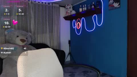 lyann_ online show from July 29, 5:47 am