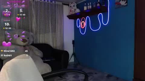 lyann_ online show from July 29, 6:53 am
