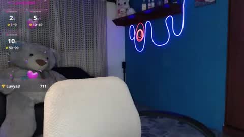 lyann_ online show from July 30, 4:09 am