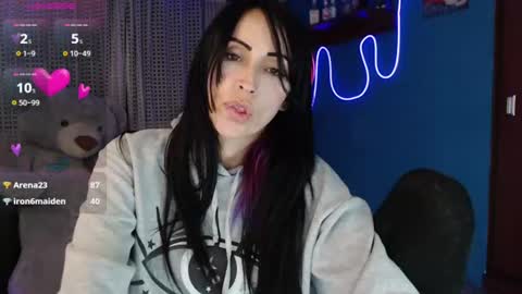 lyann_ online show from August 7, 3:17 am