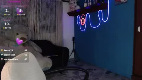 lyann_ online show from August 7, 4:23 am