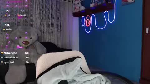 lyann_ online show from August 13, 3:42 am